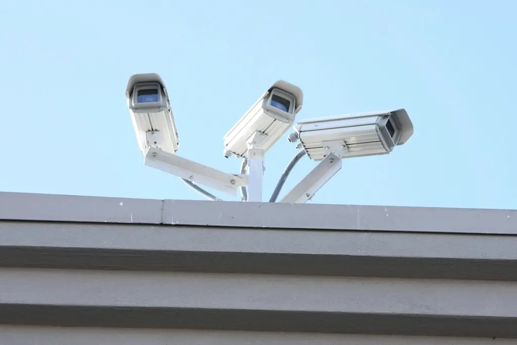 Multiple surveillance cameras on a rooftop mount